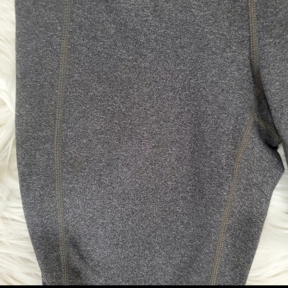 Athleta splits revelation heathered grey capri leggings - Picture 6 of 6
